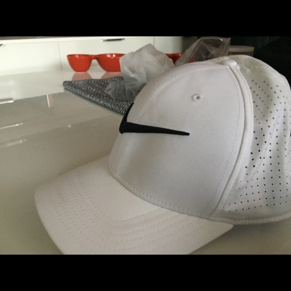 Nike hat - Picture 2 of 4
